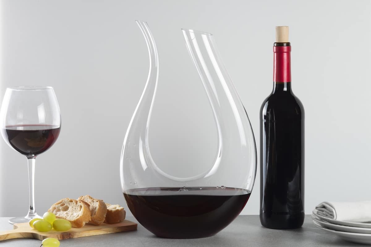 Faut-il vraiment carafer un vin rouge de quinze ans ?